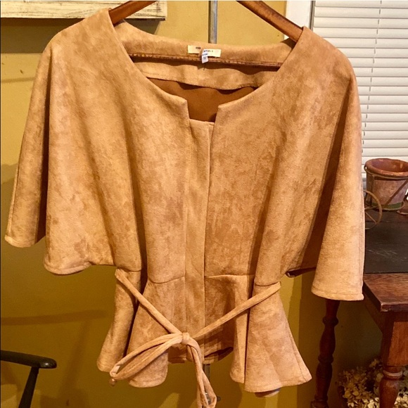 Essentials Jackets & Blazers - 4/$25 💐ESSENTIALS Blouse/ SIZE MEDIUM